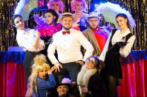 Muzyczna komedia teatralna z rewiowym show i piosenką francuską "Milord de Paris"