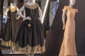 Kuratorskie oprowadzania po wystawie "Od princeski do New Look. Ubiory damskie z kolekcji Adama Leja".