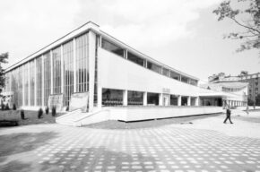 Trafione, zatopione: o wyburzeniach polskiej architektury modernistycznej po 1989 roku – wykład Patrycji Jastrzębskiej