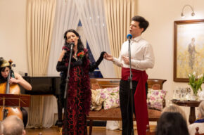 Całuję Twoją dłoń, Madame