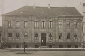 1903 roku działalność rozpoczęła Wojewódzka i Miejska Biblioteka Publiczna im. dr. Witolda Bełzy w Bydgoszczy
