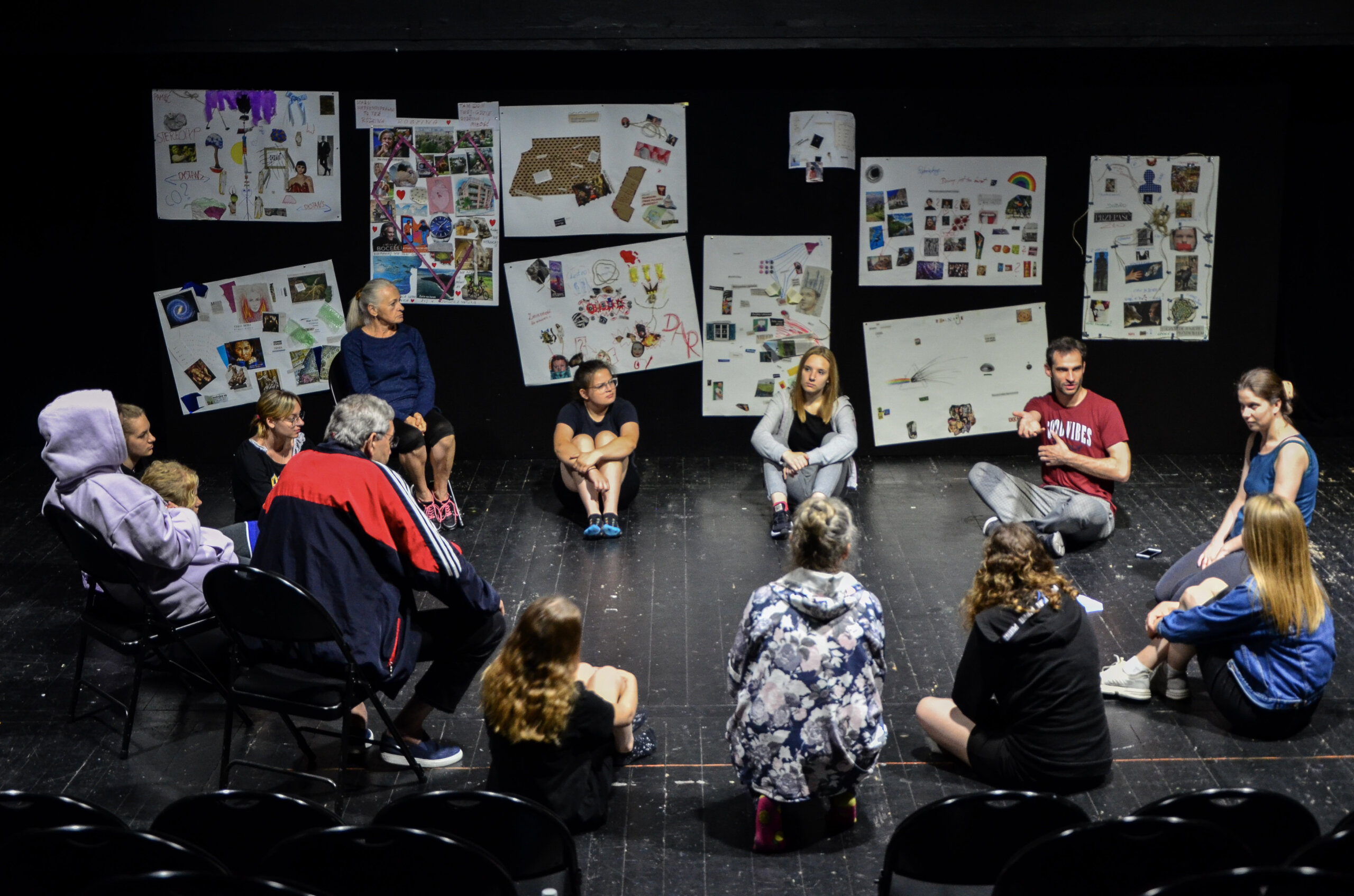 “Pomiędzy” – spektakl Młodego Teatru I Premiera
