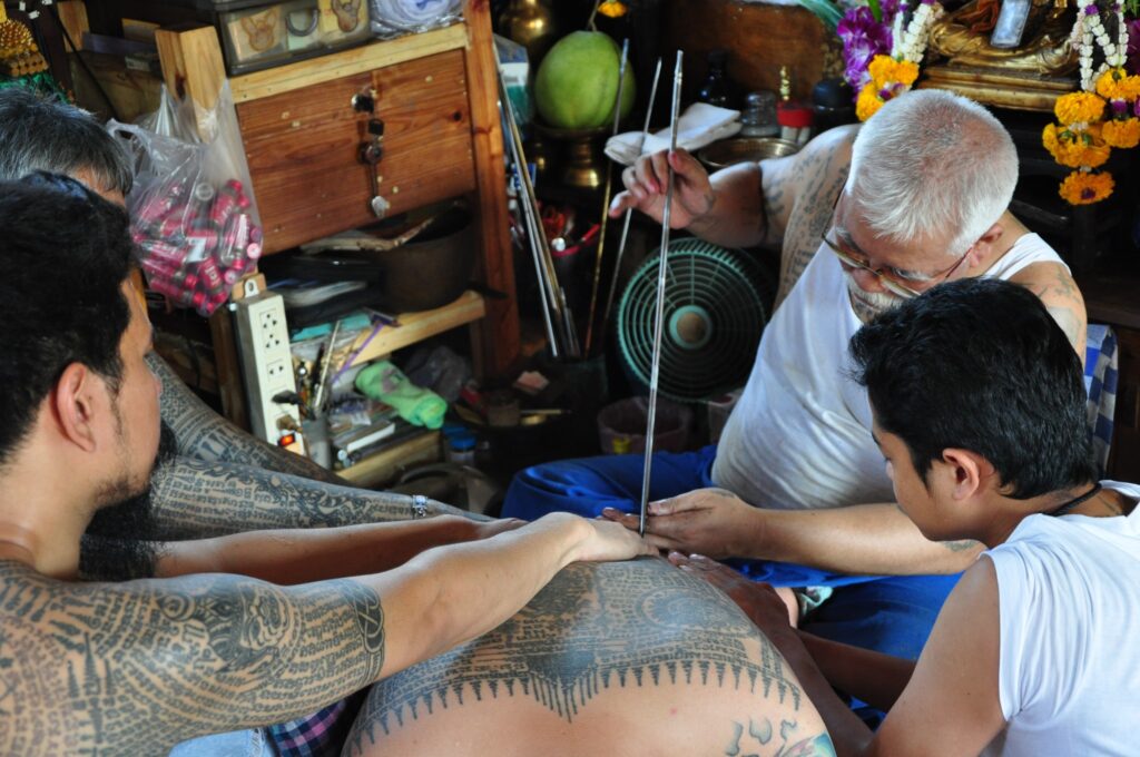 Święte wzory, magiczne kropki – tradycja tatuażu w Azji Południowo-Wschodniej (wykład)