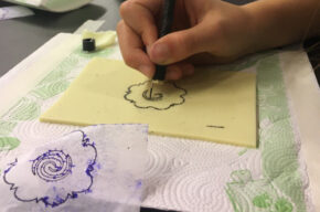 Zapisane pod skórą - Impreza rodzinna z działaniami tatuatorskimi na sztucznej skórze Muzeum Etnograficzne im. Marii Znamierowskiej-Prüfferowej w Toruniu