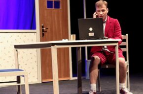 „Internetowy porywacz” – spektakl dla młodzieży w reż. Zbigniewa Kulwickiego