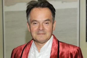 Dzień Kobiet – muzyczno-kabaretowe show z Piotrem Pręgowskim