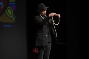 Dzień Dziecka w Teatrze: Familijny pokaz iluzji Adam AS
