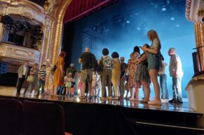 Poznaj Teatr – wakacyjne zwiedzania dla dzieci z opiekunami