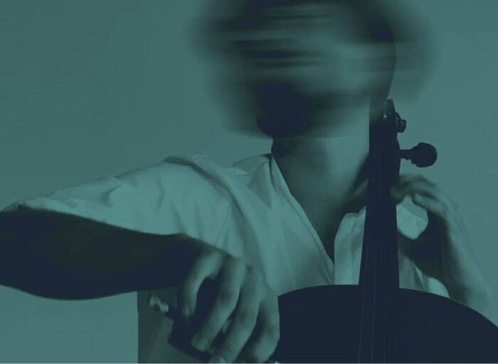Koncert wiolonczelisty Antoniego Majewskiego w przestrzeni wystawy „Zachwyt” Elżbiety Jabłońskiej