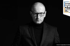 Toruński Festiwal Słów 2023 | Lokowanie biznesu w literaturze – dobre i złe praktyki | Spotkanie z Robertem Małeckim