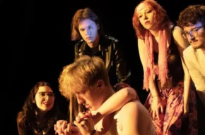 Spektakl pt. „Wnyk” w wykonaniu grupy teatralnej R. Bezimienni