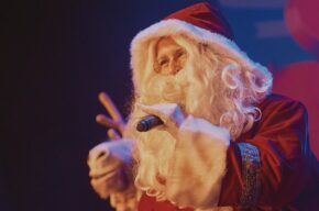 Mikołajki w Artusie | Spektakl dla dzieci | „Kopyta w górę”
