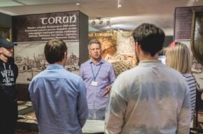 Odkrywanie tajemnic Torunia z przewodnikiem w Muzeum Historii Torunia