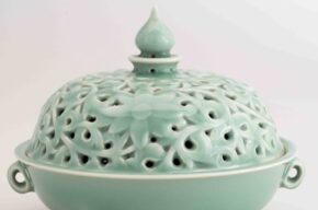  „Lotos z seladonowej wazy. Porcelana mistrza Jiang Tonglei”
