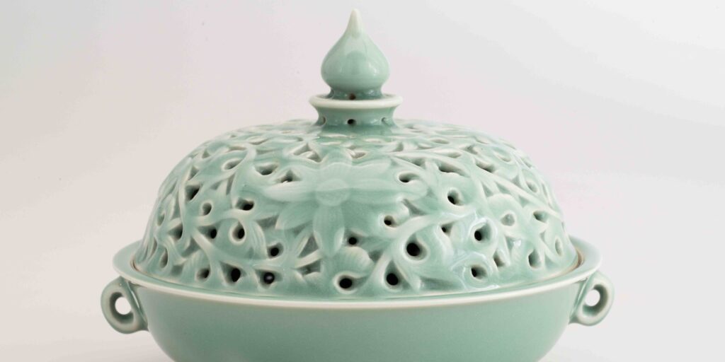  „Lotos z seladonowej wazy. Porcelana mistrza Jiang Tonglei”