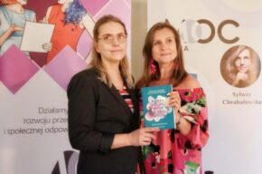 …i żeby się spotkać i pogadać : Życie na własnych zasadach. Spotkanie z Sylwią Chrabałowską oraz z Moniką Szymor z Fundacji Moc Kobiet.