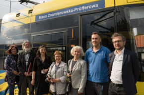 Urodziny Pani Profesor w tramwaju