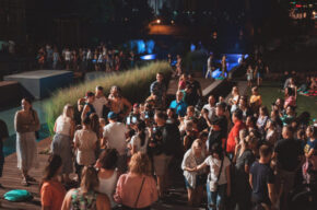 Koncert muzyki filmowej i kino plenerowe w ramach Seniorady
