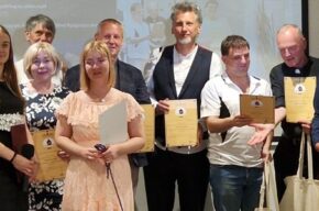 Biblioteka laureatem konkursu „Idol 2024“ w kategorii „Instytucja otwarta dla niewidomych“!