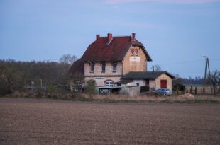 "Zapomniany Szlak - dworce linii kolejowej 240" - wystawa zdjęć (Noc Muzeów 2025)