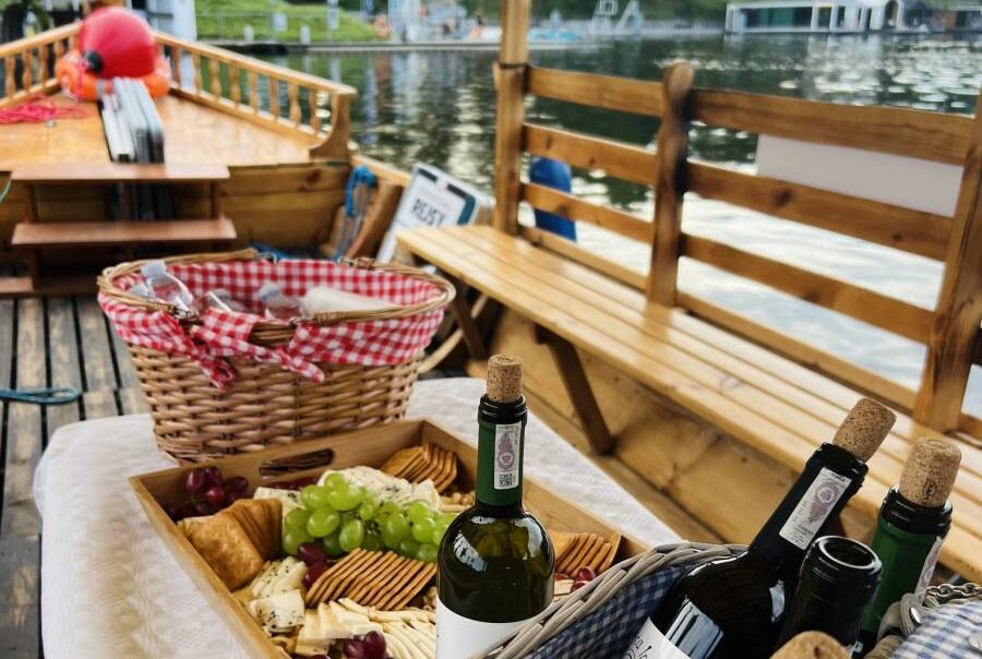 Niewinny rejs z degustacją regionalnych produktów