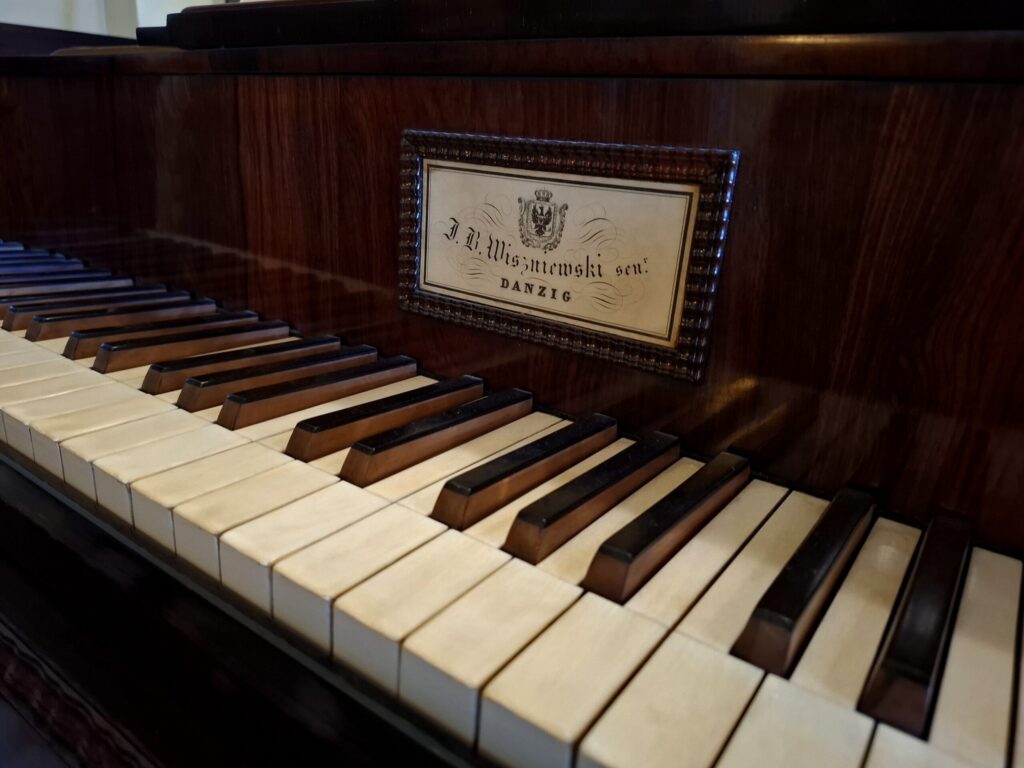 Wakacje z historycznym fortepianem: Aleksandra Bobrowska i Wiszniewski oraz Bechstein