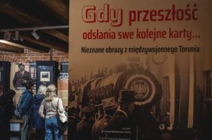 Kuratorskie oprowadzania po wystawie „Gdy przeszłość odsłania swe kolejne karty… Nieznane obrazy z międzywojennego Torunia”