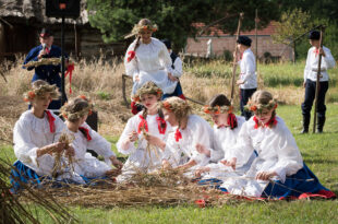 DOŻYNKI MARYŚKI W SKANSENIE W KŁÓBCE