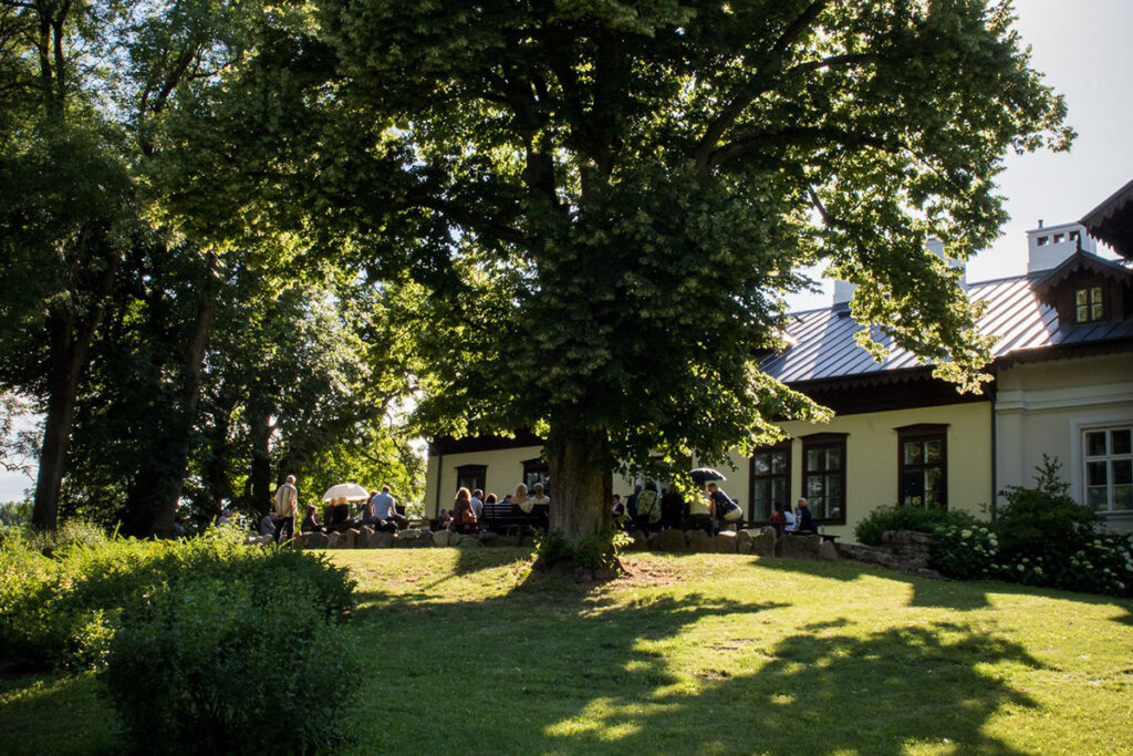 „Muzyczny koktajl pod lipą”