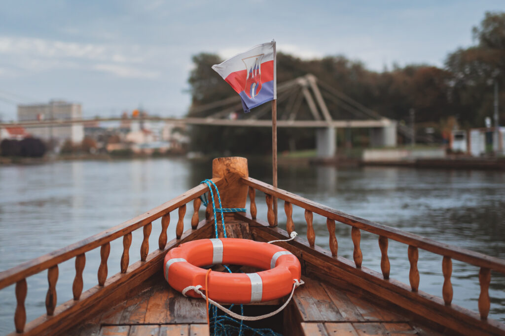 Węzły – zwiedzanie wystawy z przewodnikiem + rejs łodzią po Brdzie