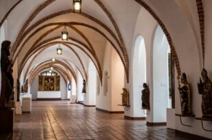 Jesień ze średniowieczem: Spacer po Galerii Sztuki Gotyckiej
