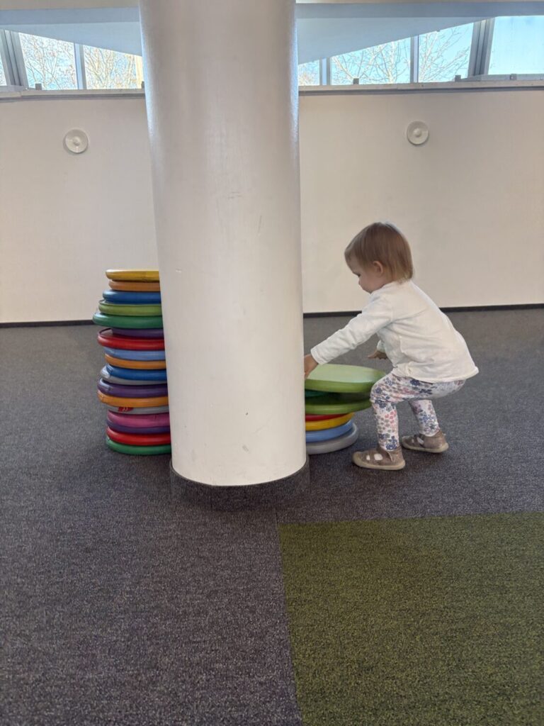 Etnowyprawka Malucha: Kolory! – zajęcia dla małych dzieci i ich opiekunów