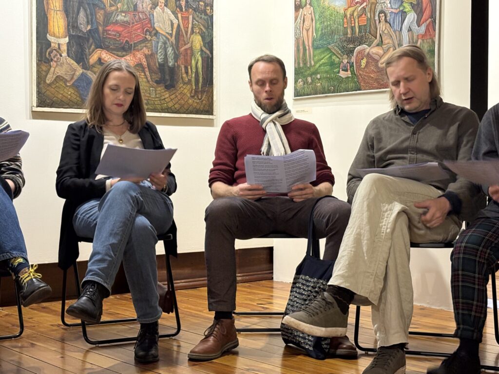 Wokół radości – wspólne śpiewanie na wystawie