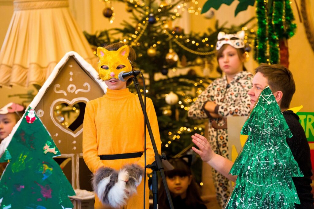 Rodzinny koncert świąteczny z zespołem Trzy Struny i warsztaty cudeniek w Pałacu Nowym Ostromecko