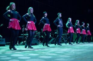 „W irlandzkim rytmie” | muzyczno-taneczny występ zespołów Carrantuohill oraz Salake