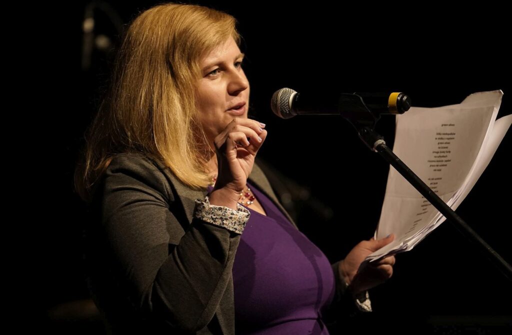 Poezja namysłu i refleksji. Spotkanie z Marią Znamierowską