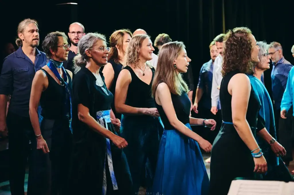 Teatr CHOREA / Chór Spółdzielczy – „Hoson zes/Lśnij”