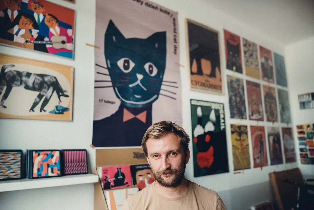 Rzetelny wybór plakatów - wernisaż wystawy plakatów Jakuba Zasady