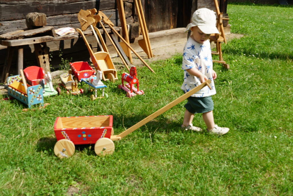 Etnowyprawka Malucha: ZABAWKI! – zajęcia dla małych dzieci (od 6 miesięcy do 3 lat) i ich opiekunów