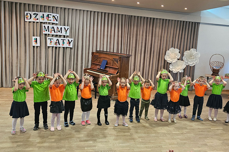 Koncert z okazji Dnia Mamy i Taty oraz wystawa prac plastycznych