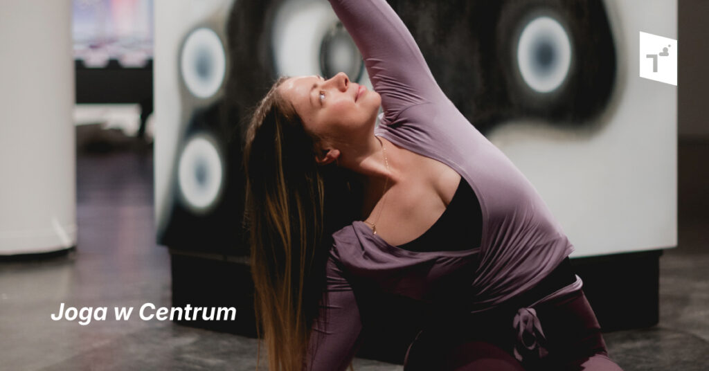Joga w CENTRUM – Praktyka w przestrzeni wystawy Stefana Knappa