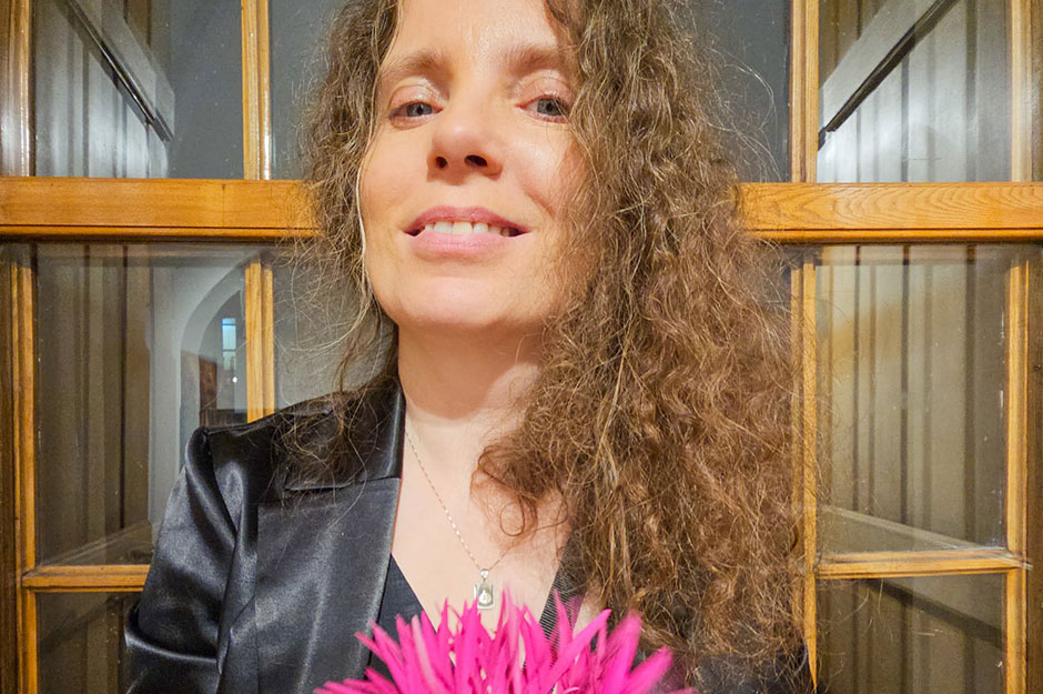 Półki literatury i sztuki – Kawiarnia Literacka w dialogu: Magdalena Jóźwiak