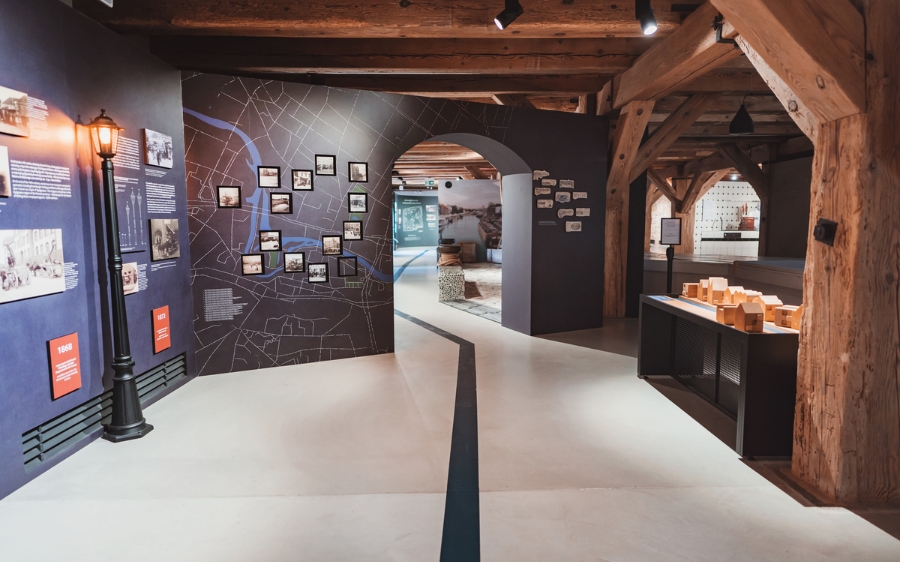 Oprowadzanie z przewodnikiem po wystawie „Węzły”