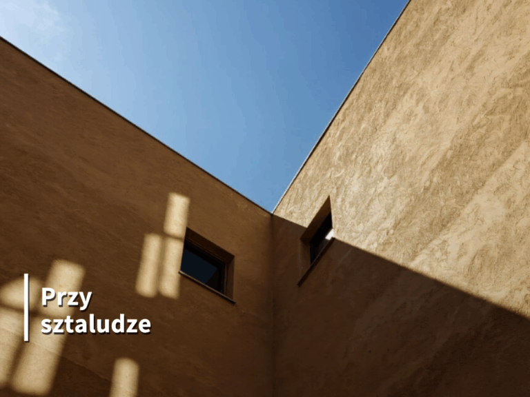 „Przy sztaludze”. „Światło i cień w architekturze” – warsztaty rysunkowe w technice tuszu