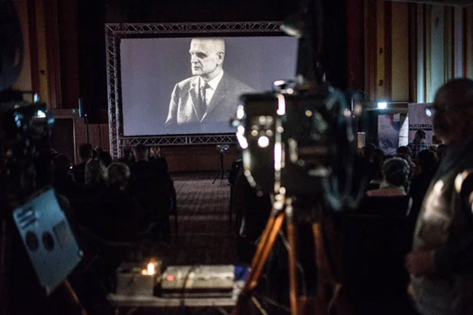 Pan Kaziu i jego projektory - projekcja z taśmy 35 mm