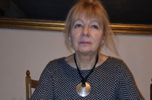 Półki literatury i sztuki – Kawiarnia Literacka w dialogu: Aleksandra Brzozowska