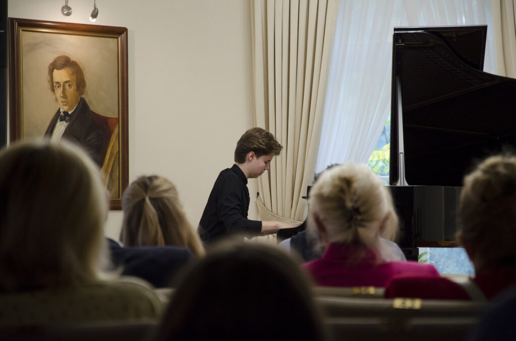 Szafarska Scena Młodych - recital laureata XXIII Ogólnopolskiego Konkursu Pianistycznego w Koninie
