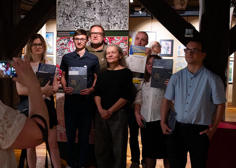STO5 barw – wernisaż malarstwa z okazji jubileuszu 25-lecia Galerii STO5 przy Specjalnym Ośrodku Szkolno-Wychowawczym w Skierniewicach